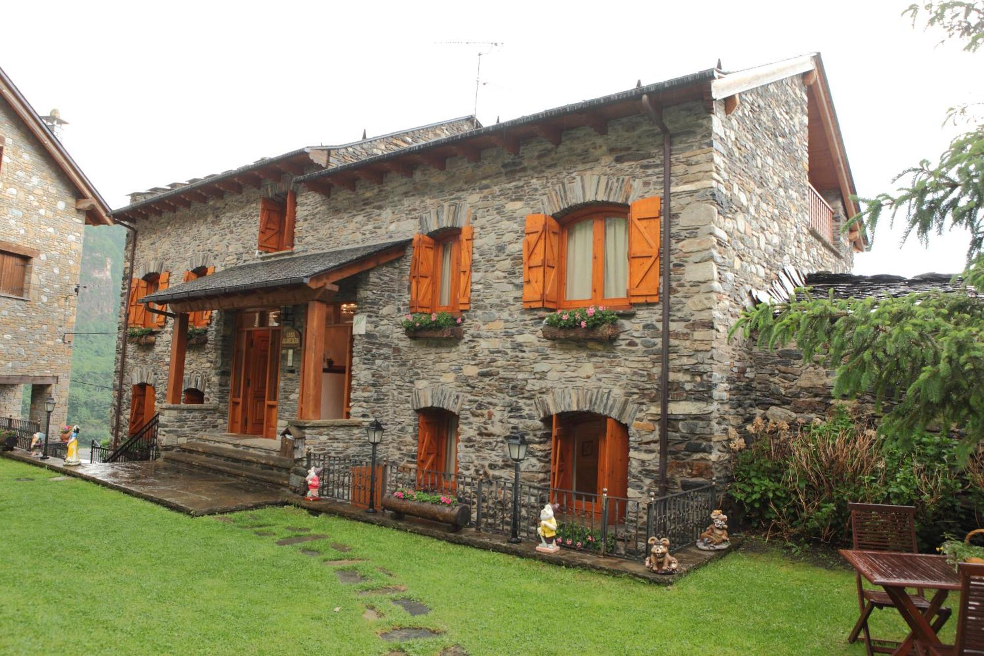 Apartamentos Albá Casa Alquesera Sahún Exterior foto